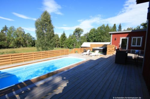 Terrasse mit Pool und Außenwhirlpool – Ferienhaus Ströms