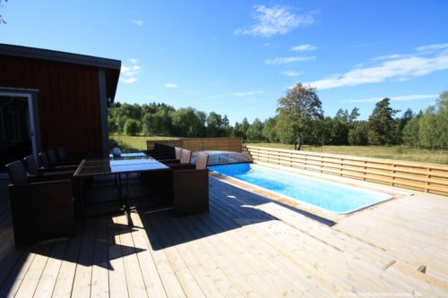 Terrasse mit Pool und Außenwhirlpool – Ferienhaus Ströms