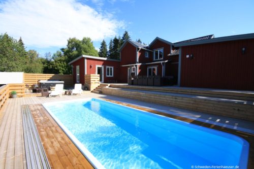 Terrasse mit Pool und Außenwhirlpool – Ferienhaus Ströms