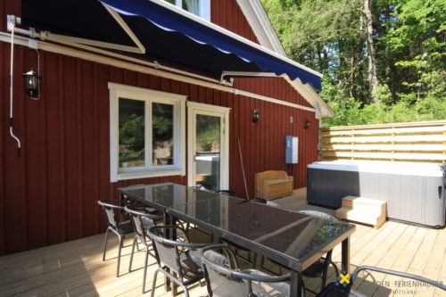 Terrasse mit Außenwhirlpool – Ferienhaus Stall