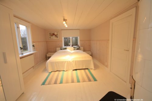 Schlafzimmer 1 (Erdgeschoss) – Ferienhaus Ask