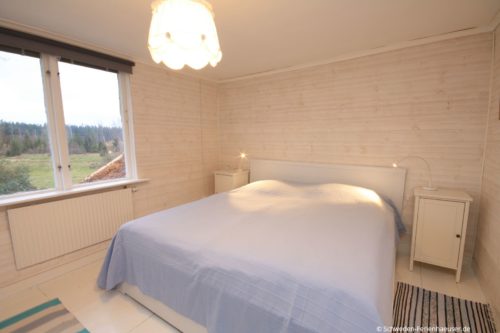 Schlafzimmer 2 (Obergeschoss) – Ferienhaus Ask